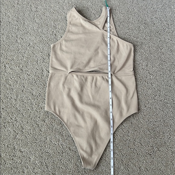 Colsie Ribbed Bodysuit Asymmetrical Cutout Natural Thong Shapewear Layer M NWOT - Picture 4 of 8